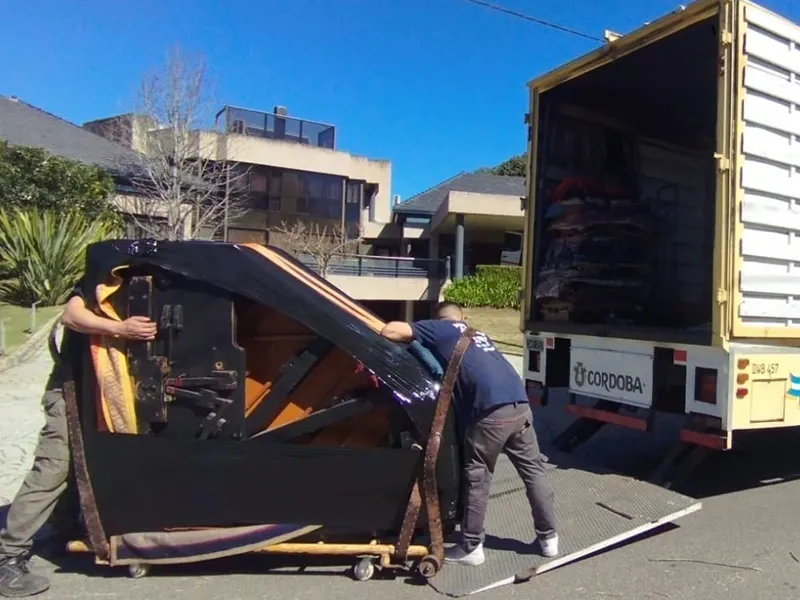 Operativo profesional de traslado de piano